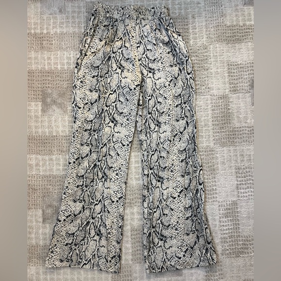 Reformation Samson 2 piece snakeskin set size 4 - Picture 3 of 9